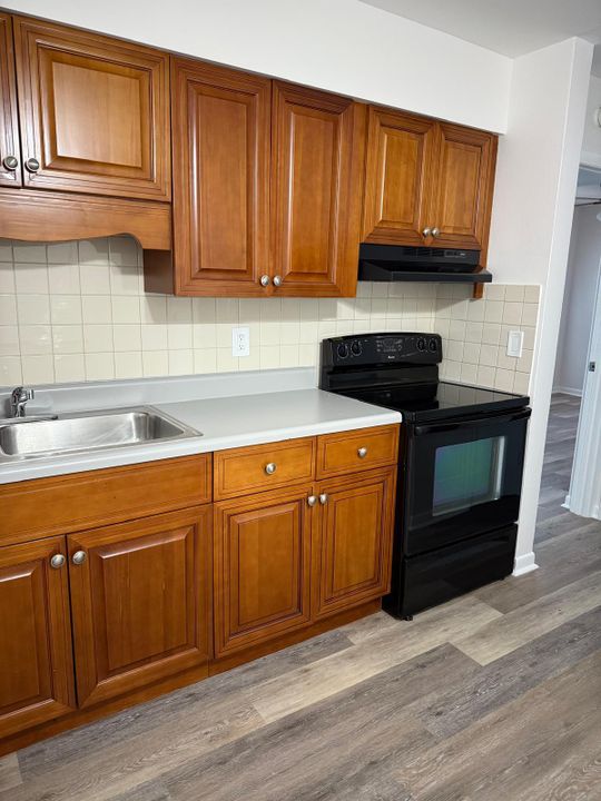 出租: $2,500 (3 贝兹, 2 浴室, 1410 平方英尺)