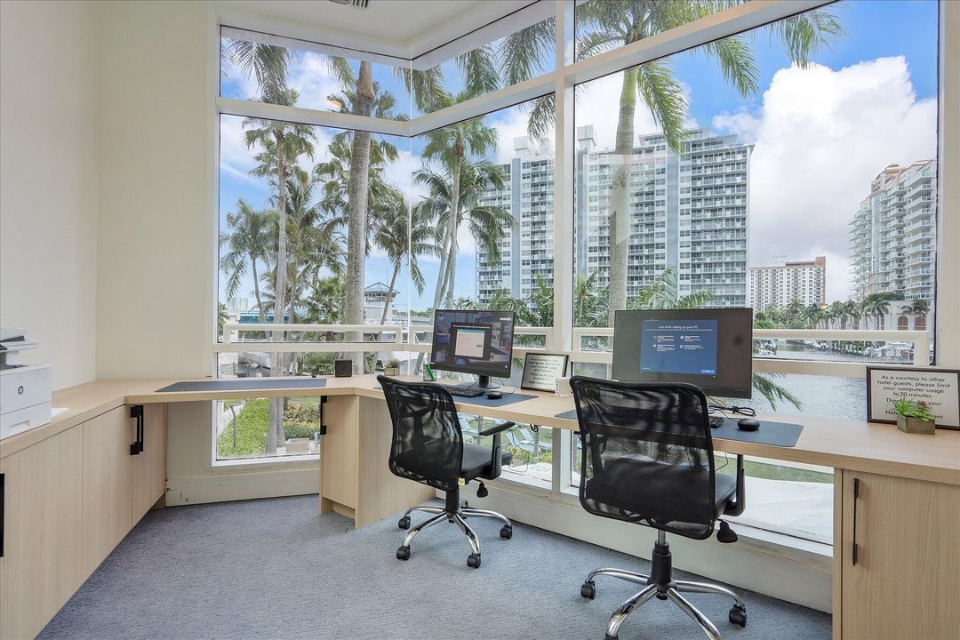 For Sale: $320,000 (2 beds, 2 baths, 836 Square Feet)