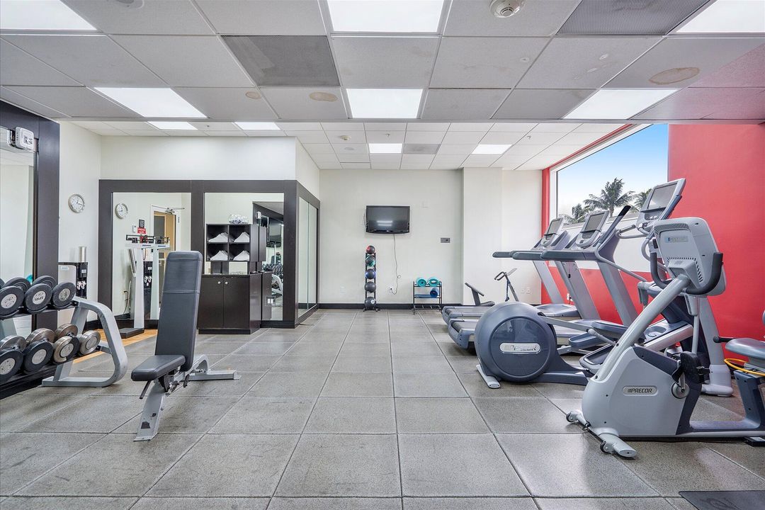 For Sale: $320,000 (2 beds, 2 baths, 836 Square Feet)