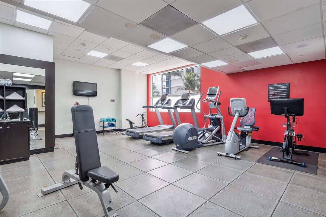 For Sale: $320,000 (2 beds, 2 baths, 836 Square Feet)