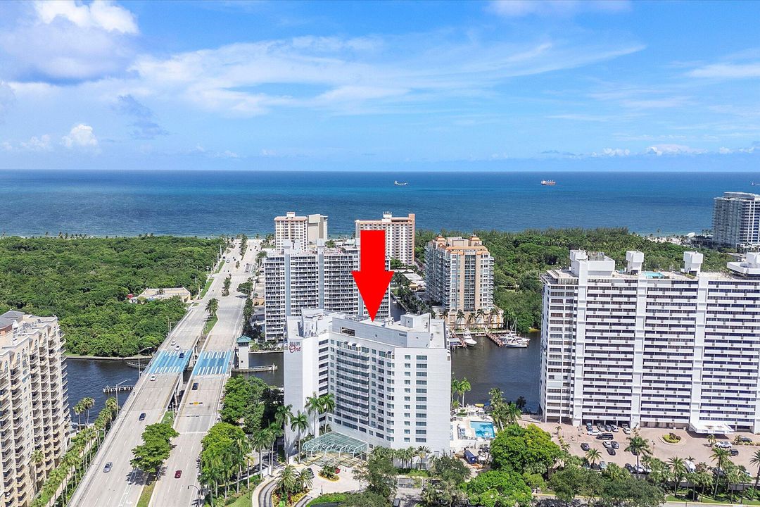 For Sale: $320,000 (2 beds, 2 baths, 836 Square Feet)