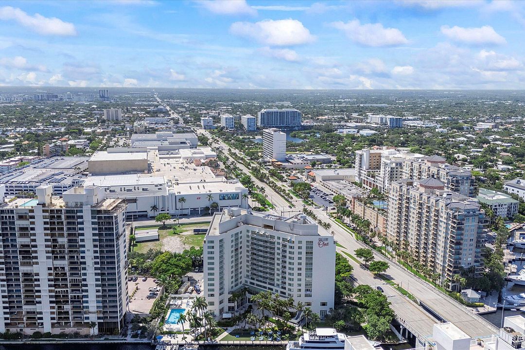 For Sale: $320,000 (2 beds, 2 baths, 836 Square Feet)