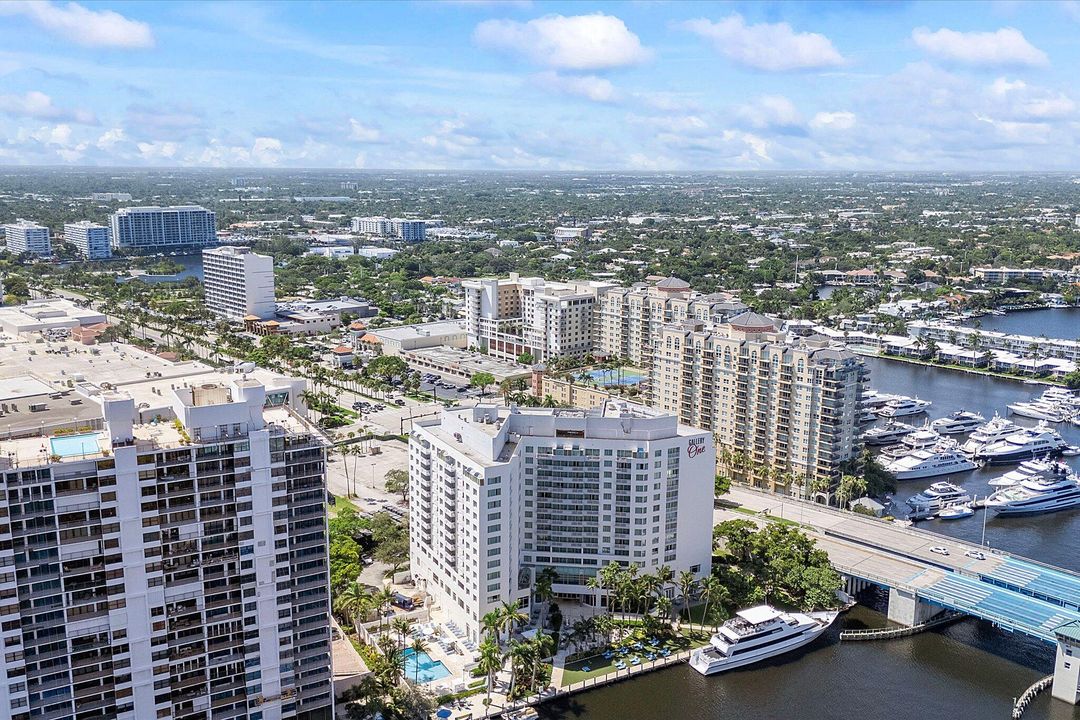 For Sale: $320,000 (2 beds, 2 baths, 836 Square Feet)