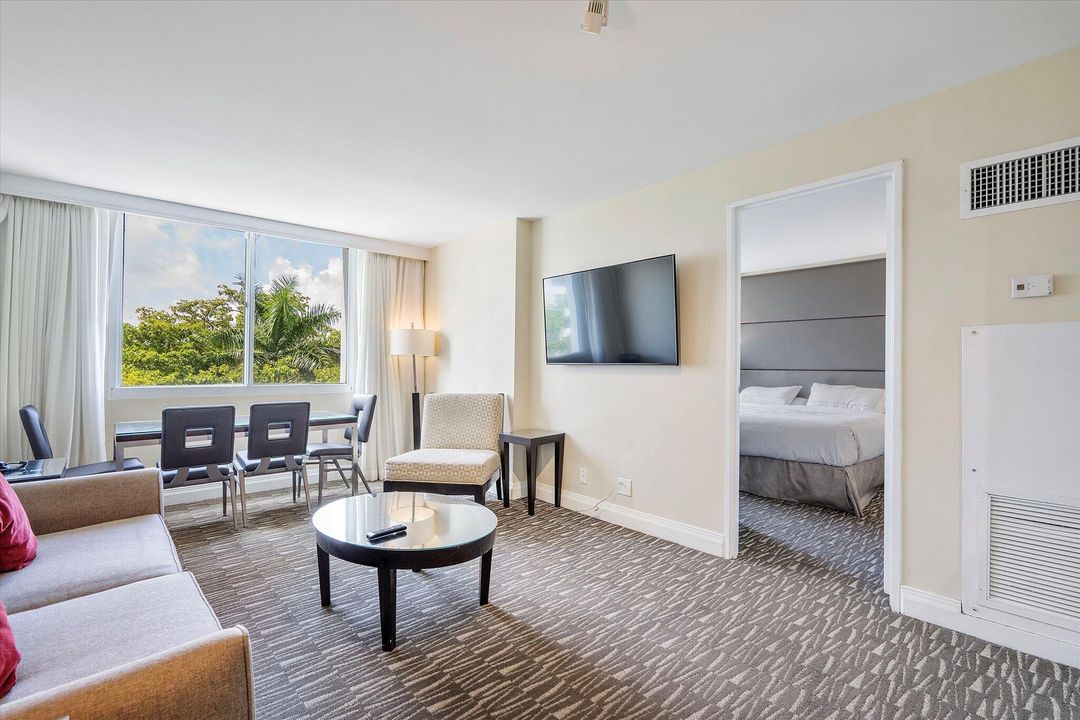 For Sale: $320,000 (2 beds, 2 baths, 836 Square Feet)