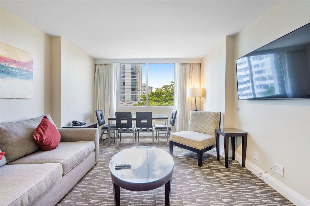 For Sale: $320,000 (2 beds, 2 baths, 836 Square Feet)