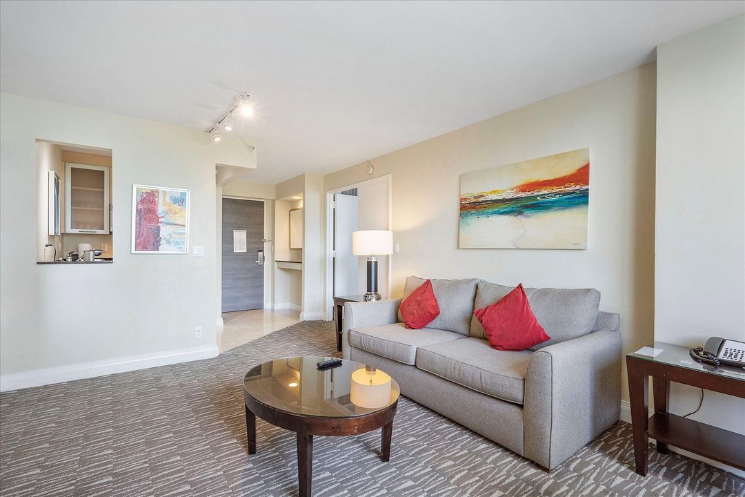 For Sale: $320,000 (2 beds, 2 baths, 836 Square Feet)