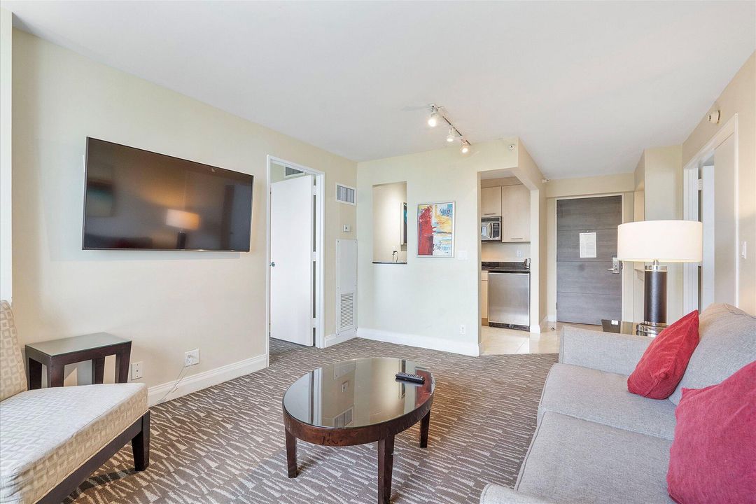 For Sale: $320,000 (2 beds, 2 baths, 836 Square Feet)