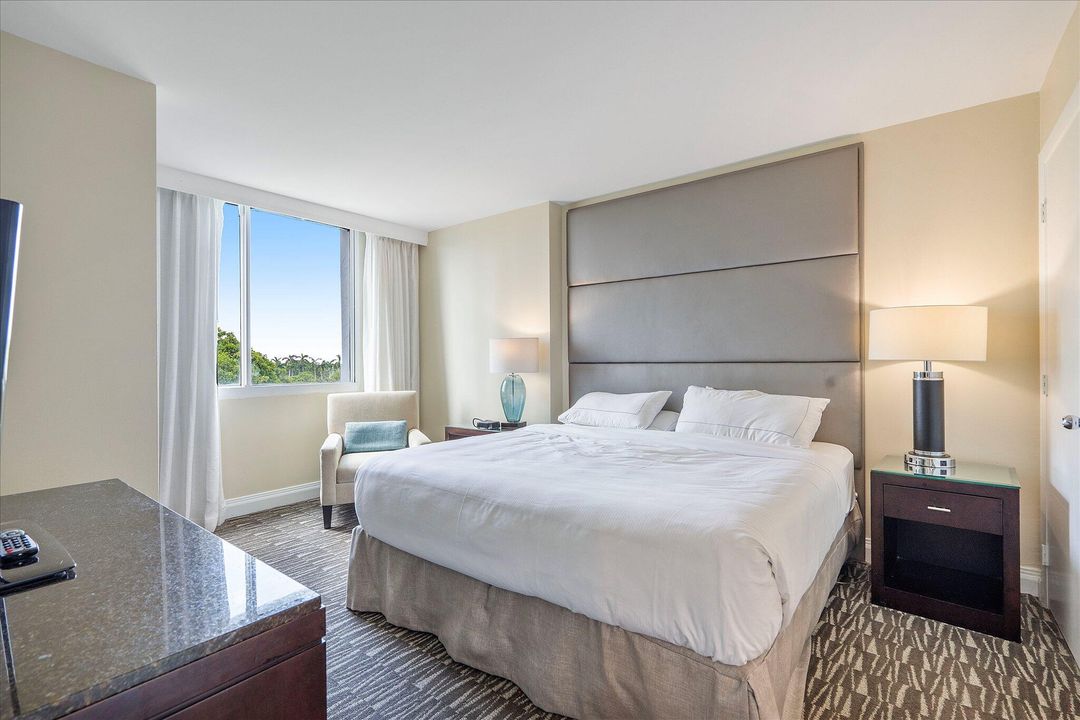 For Sale: $320,000 (2 beds, 2 baths, 836 Square Feet)