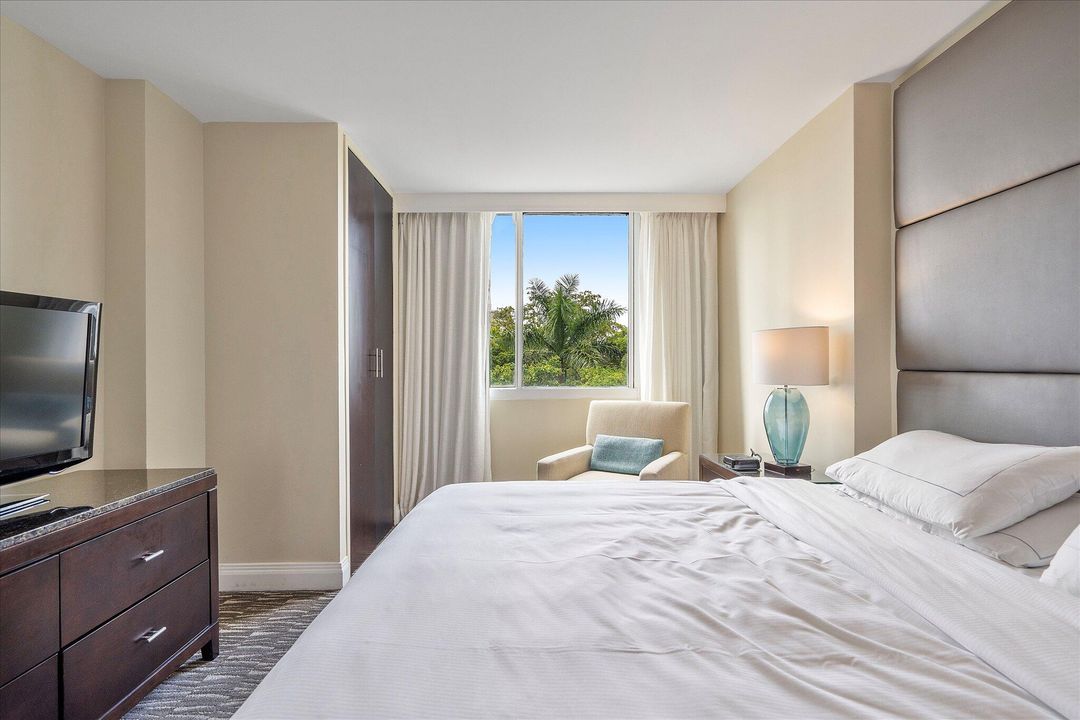 For Sale: $320,000 (2 beds, 2 baths, 836 Square Feet)