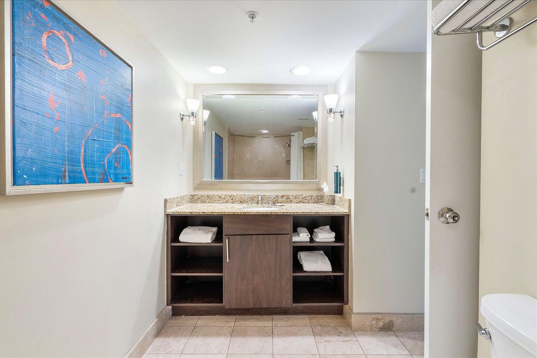 For Sale: $320,000 (2 beds, 2 baths, 836 Square Feet)