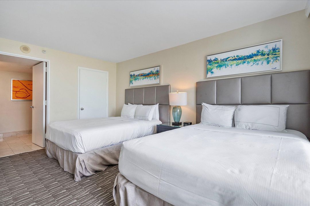 For Sale: $320,000 (2 beds, 2 baths, 836 Square Feet)