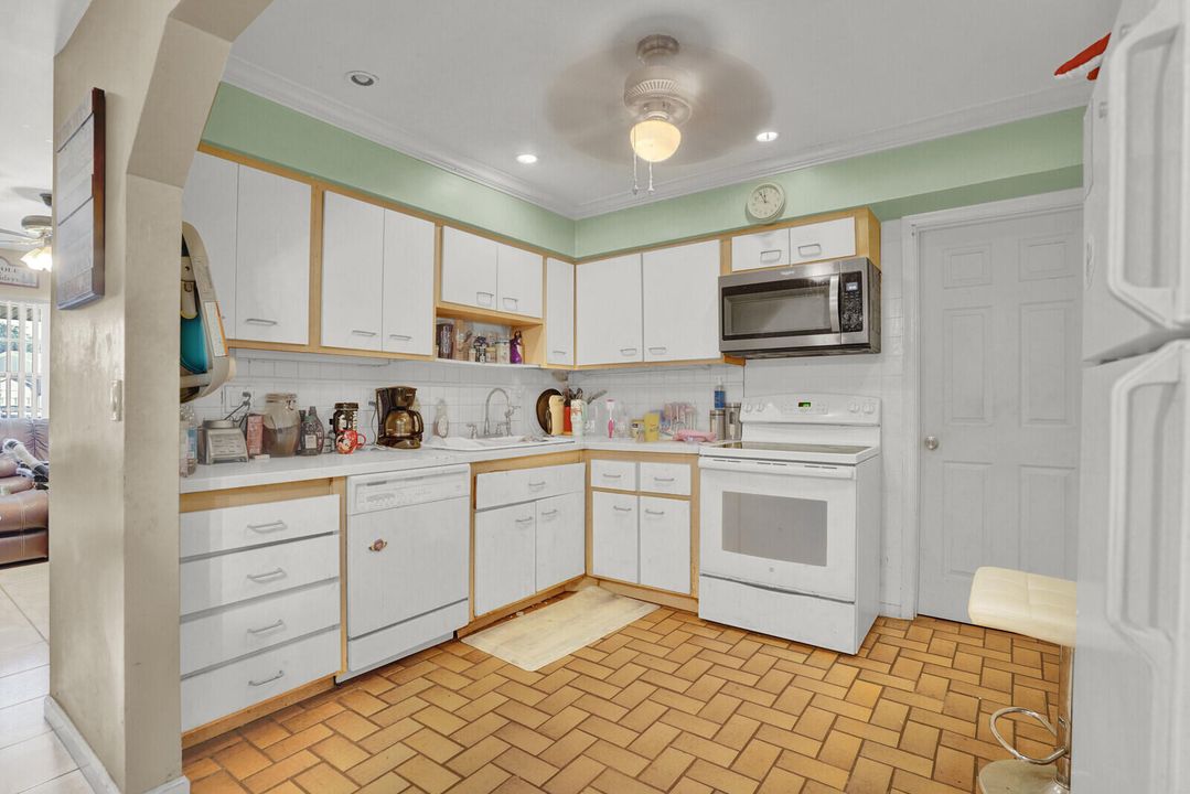 Activo con contrato: $425,000 (3 camas, 2 baños, 1538 Pies cuadrados)