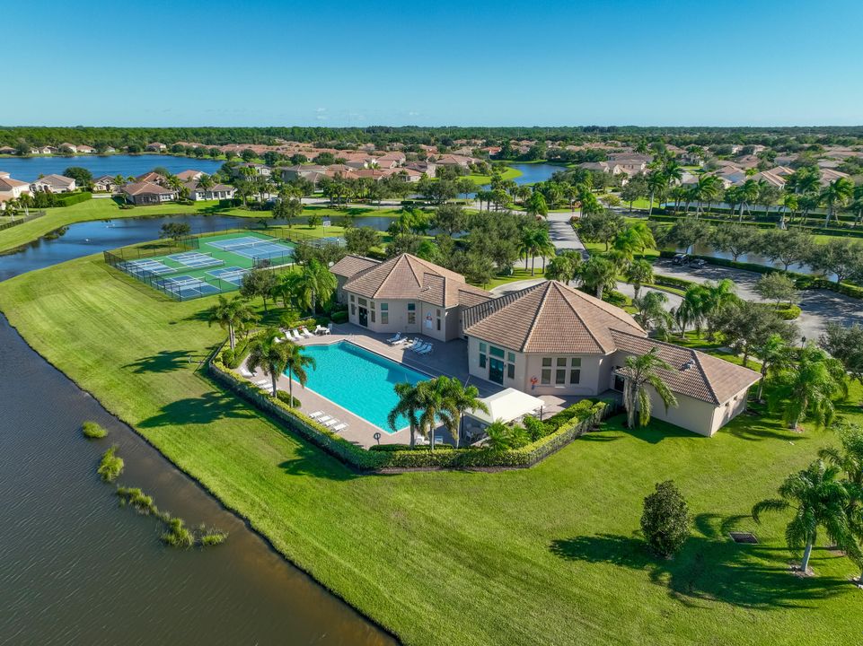 На продажу: $410,000 (4 спален, 2 ванн, 1846 Квадратных фут)