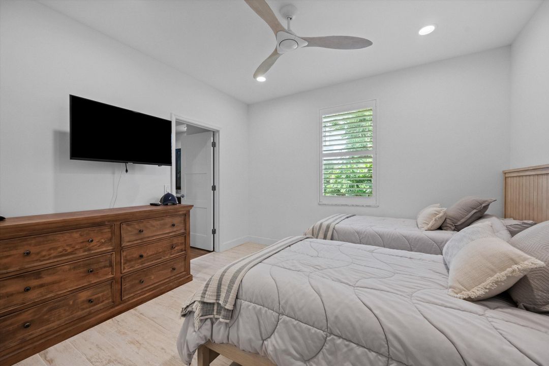 For Sale: $1,250,000 (3 beds, 2 baths, 1872 Square Feet)