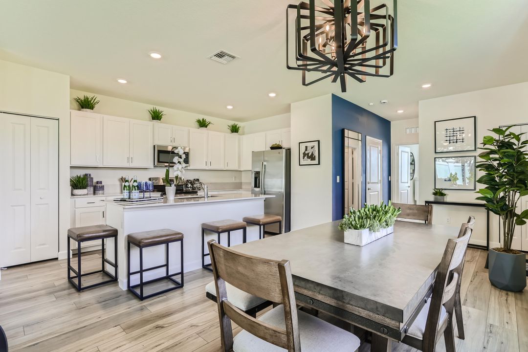 На продажу: $393,500 (3 спален, 2 ванн, 1821 Квадратных фут)