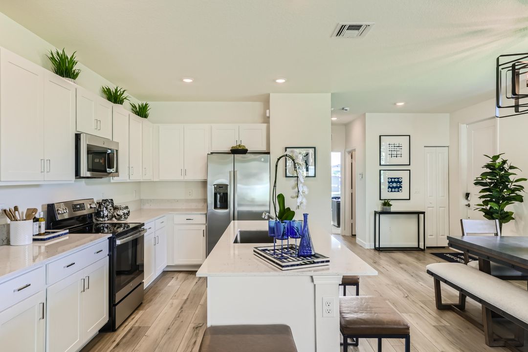 На продажу: $393,500 (3 спален, 2 ванн, 1821 Квадратных фут)