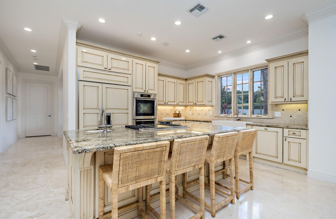 For Rent: $75,000 (5 beds, 6 baths, 4239 Square Feet)