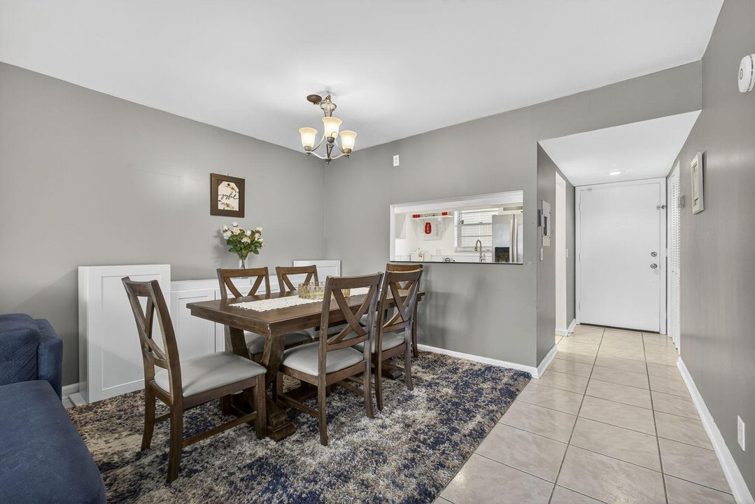 出租: $1,800 (2 贝兹, 2 浴室, 1048 平方英尺)