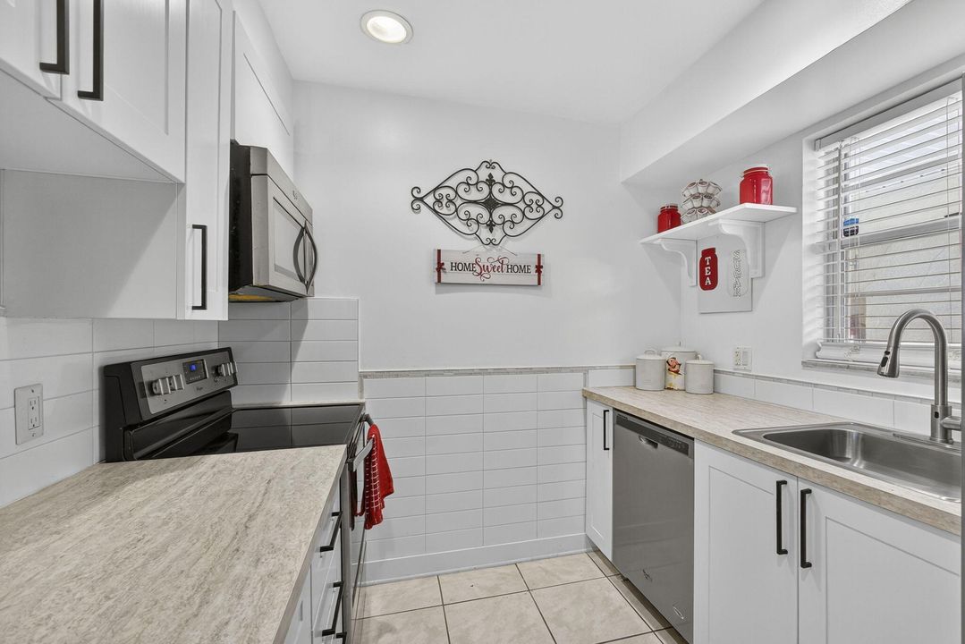 出租: $1,800 (2 贝兹, 2 浴室, 1048 平方英尺)