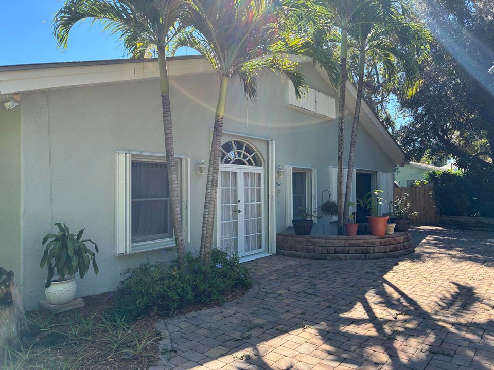 待售: $734,900 (4 贝兹, 2 浴室, 1724 平方英尺)