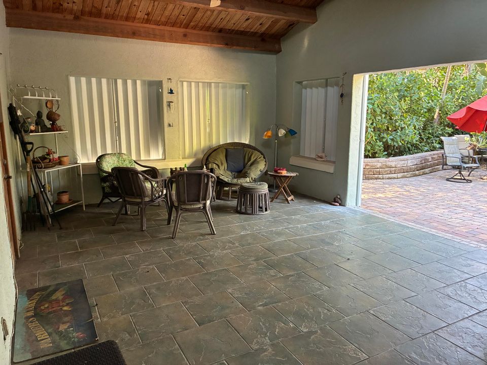 待售: $734,900 (4 贝兹, 2 浴室, 1724 平方英尺)