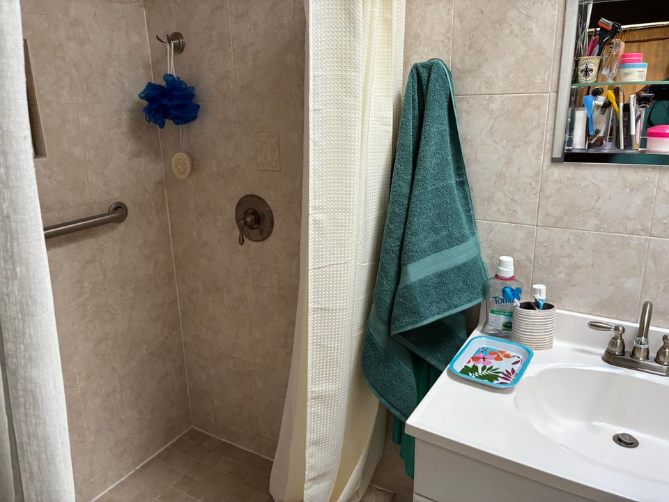 待售: $734,900 (4 贝兹, 2 浴室, 1724 平方英尺)