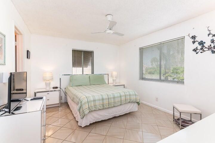 For Rent: $2,200 (2 beds, 2 baths, 1148 Square Feet)