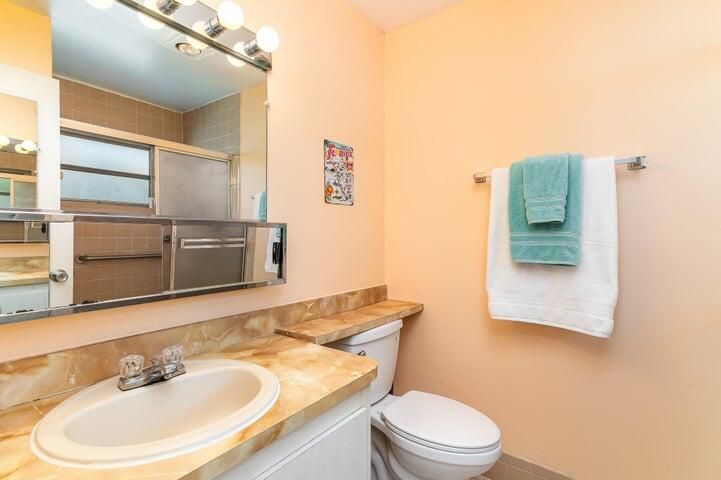 For Rent: $2,200 (2 beds, 2 baths, 1148 Square Feet)