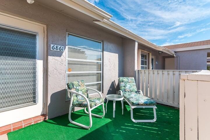 For Rent: $2,200 (2 beds, 2 baths, 1148 Square Feet)