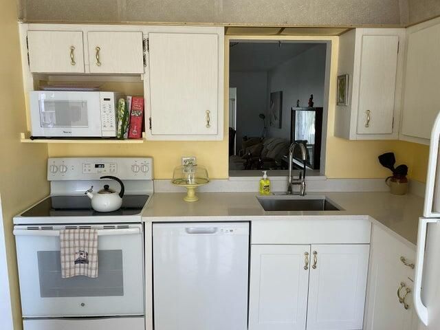 For Rent: $2,200 (2 beds, 2 baths, 1148 Square Feet)