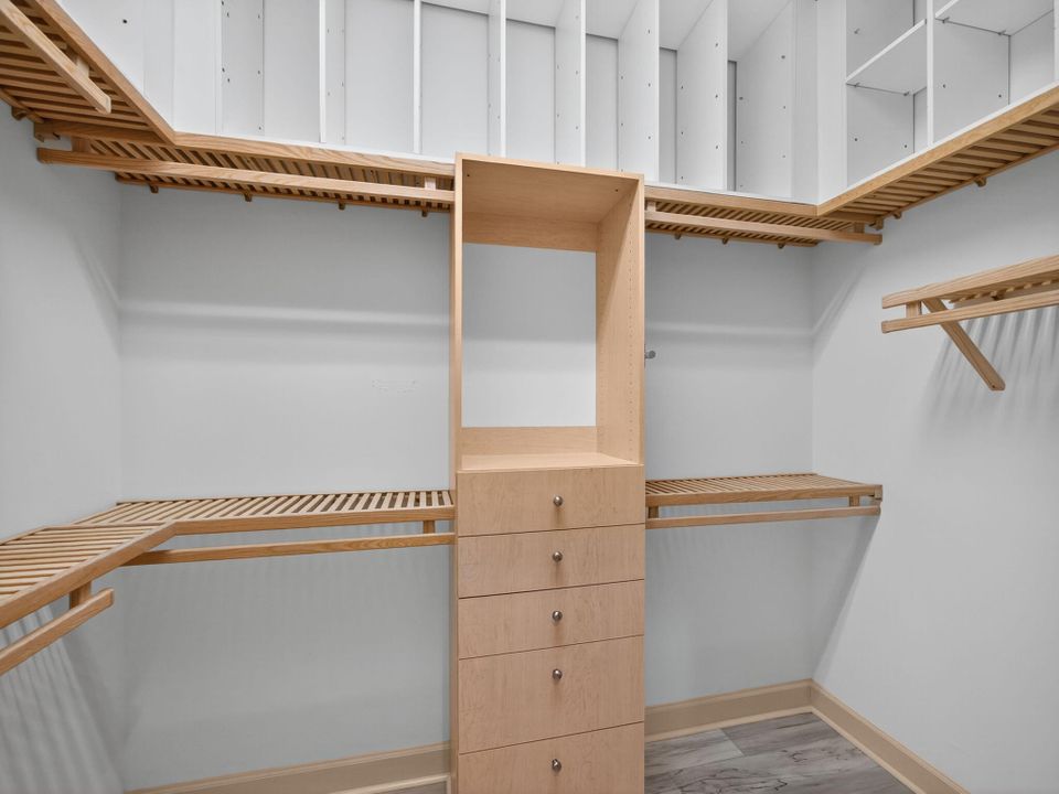 En Venta: $995,000 (3 camas, 3 baños, 3048 Pies cuadrados)