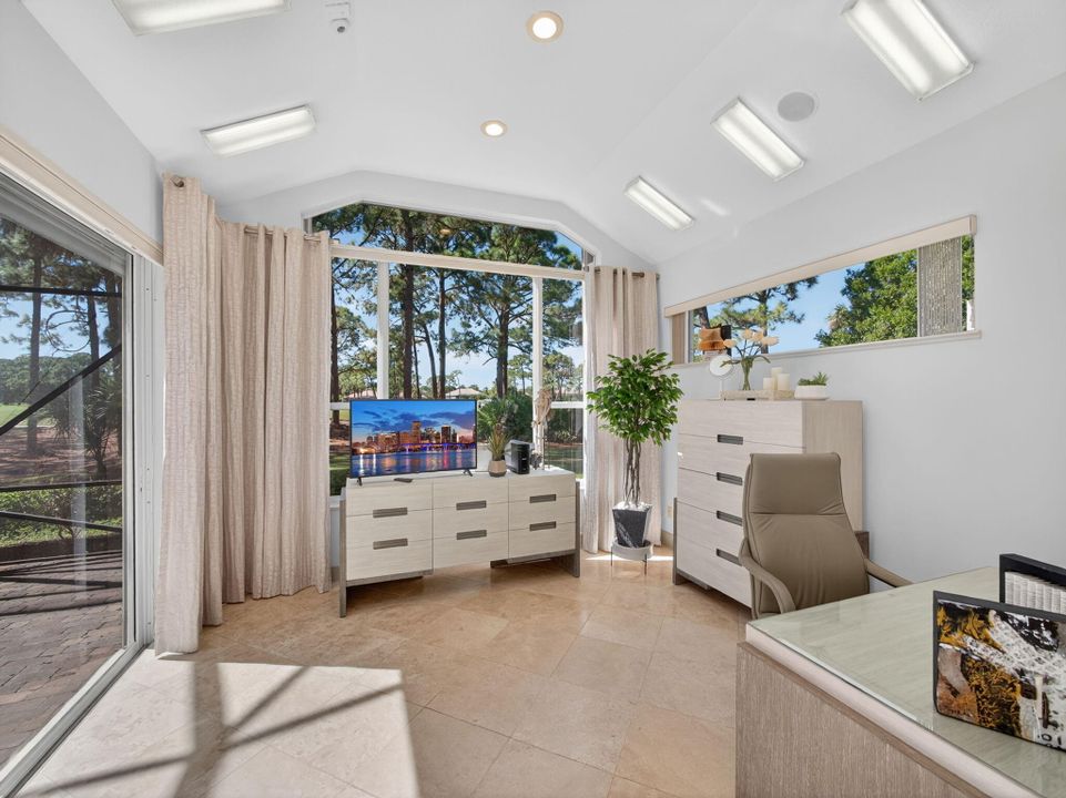 En Venta: $995,000 (3 camas, 3 baños, 3048 Pies cuadrados)