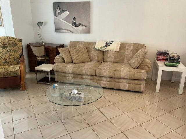 For Rent: $2,200 (2 beds, 2 baths, 1148 Square Feet)