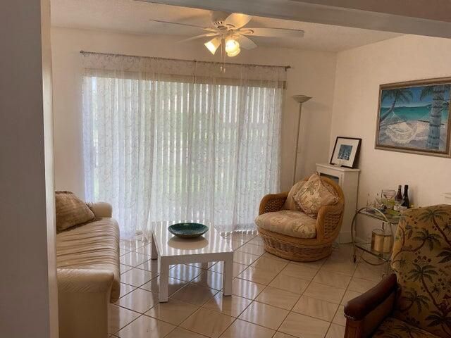 For Rent: $2,200 (2 beds, 2 baths, 1148 Square Feet)