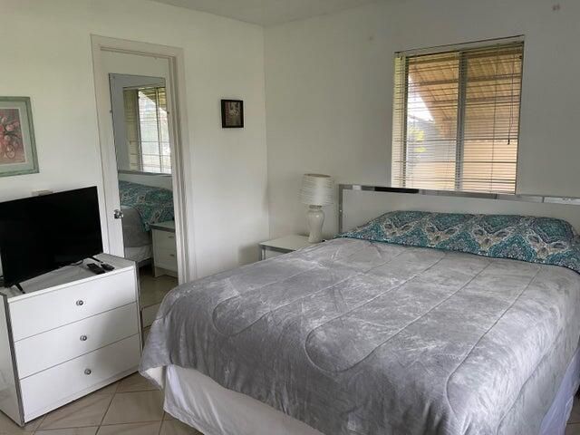 For Rent: $2,200 (2 beds, 2 baths, 1148 Square Feet)