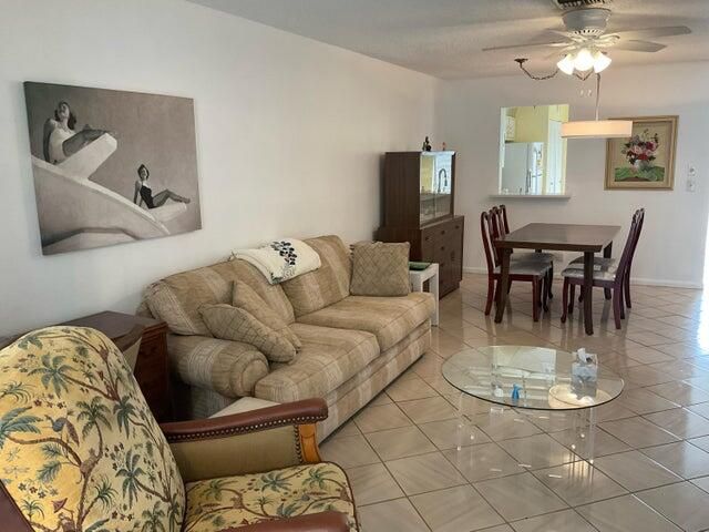 For Rent: $2,200 (2 beds, 2 baths, 1148 Square Feet)