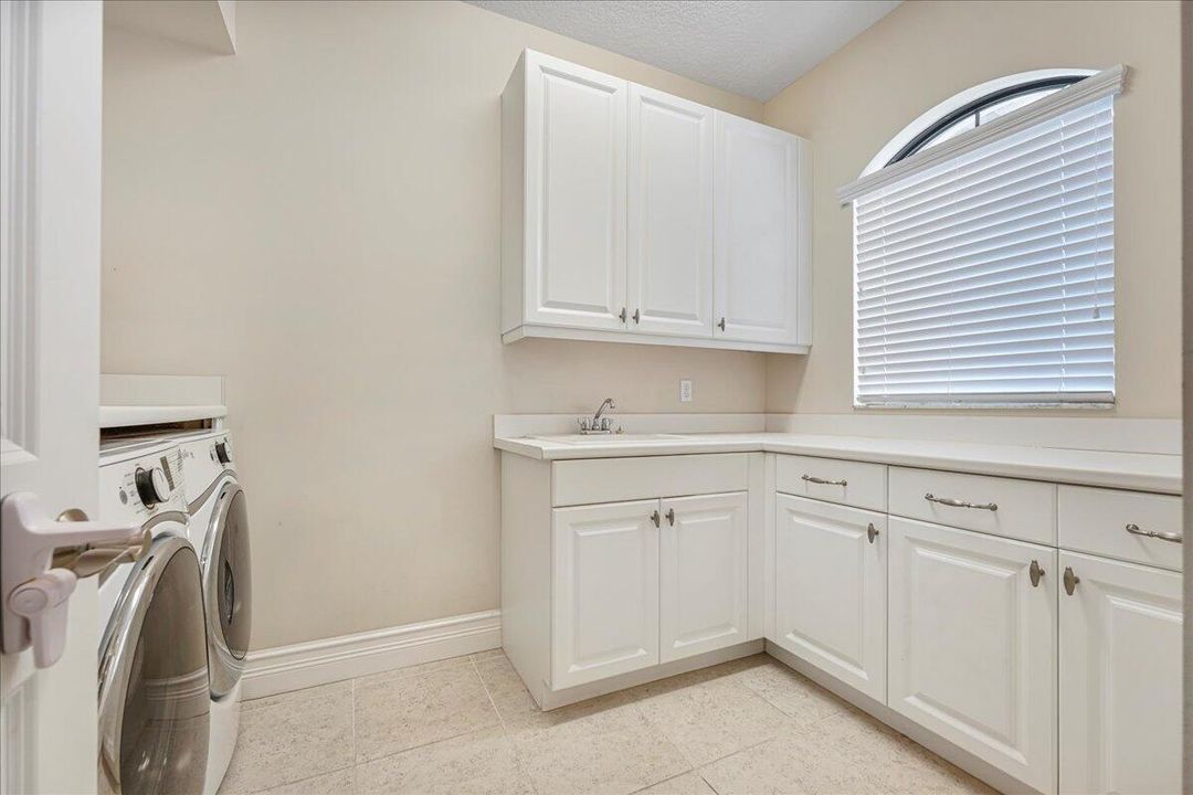 For Rent: $9,600 (4 beds, 4 baths, 3537 Square Feet)