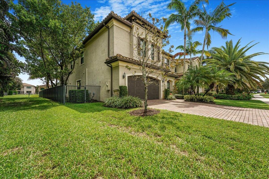 For Rent: $9,600 (4 beds, 4 baths, 3537 Square Feet)