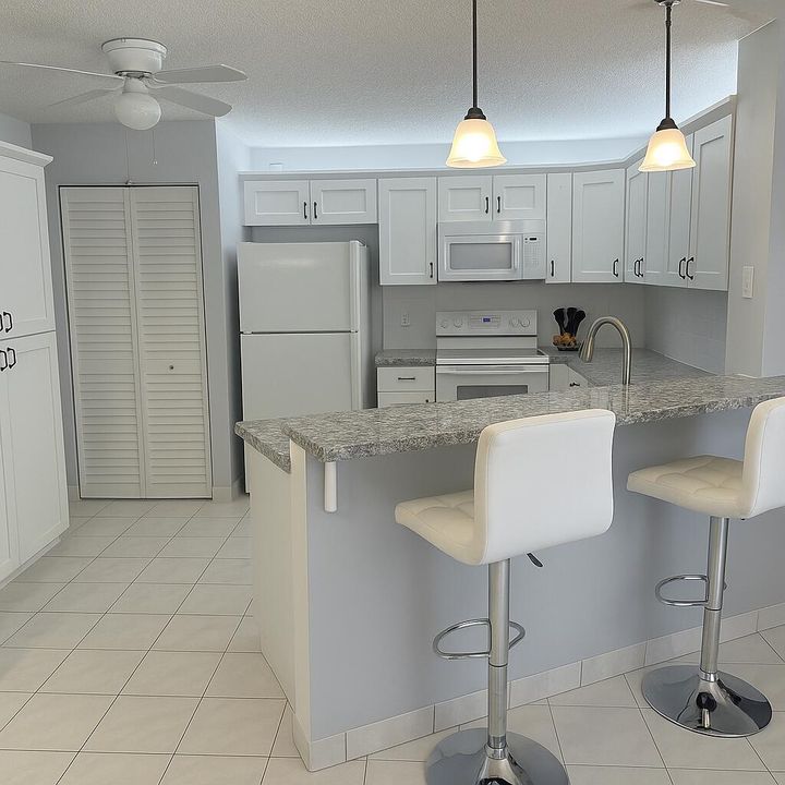 For Rent: $1,750 (2 beds, 2 baths, 850 Square Feet)