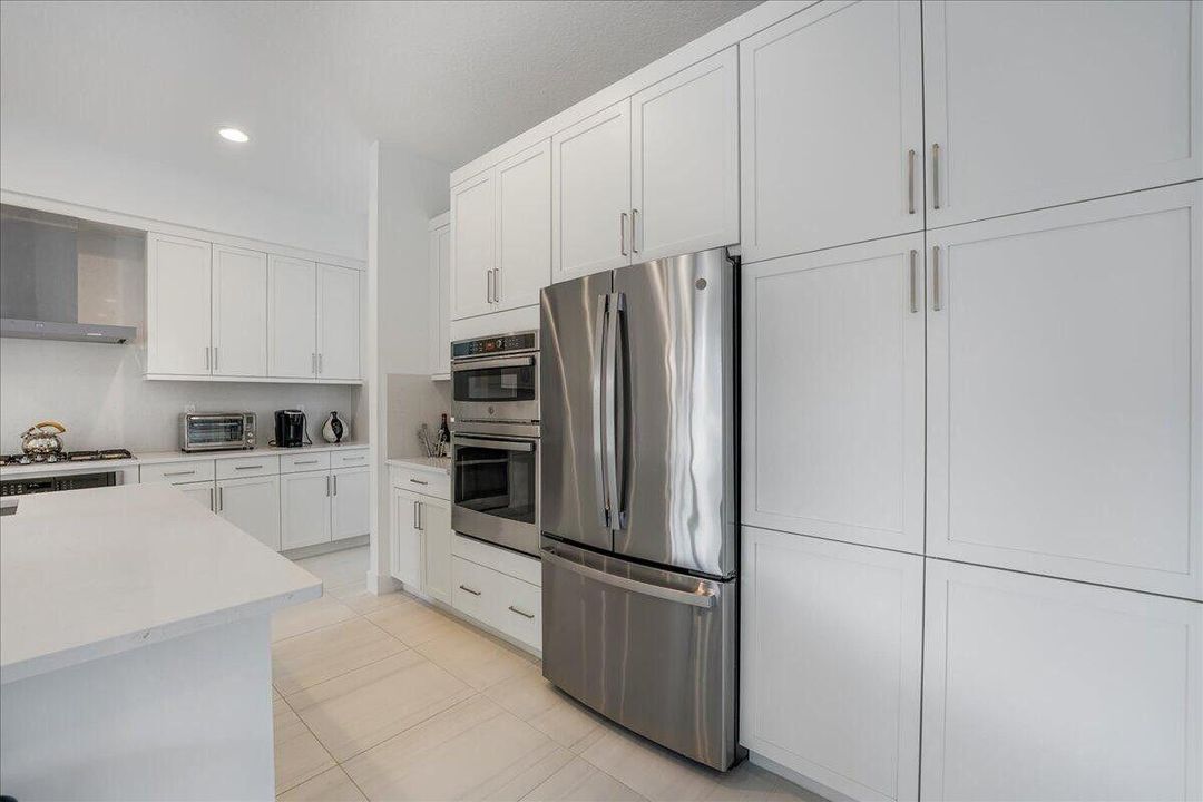 For Rent: $12,800 (5 beds, 7 baths, 4484 Square Feet)