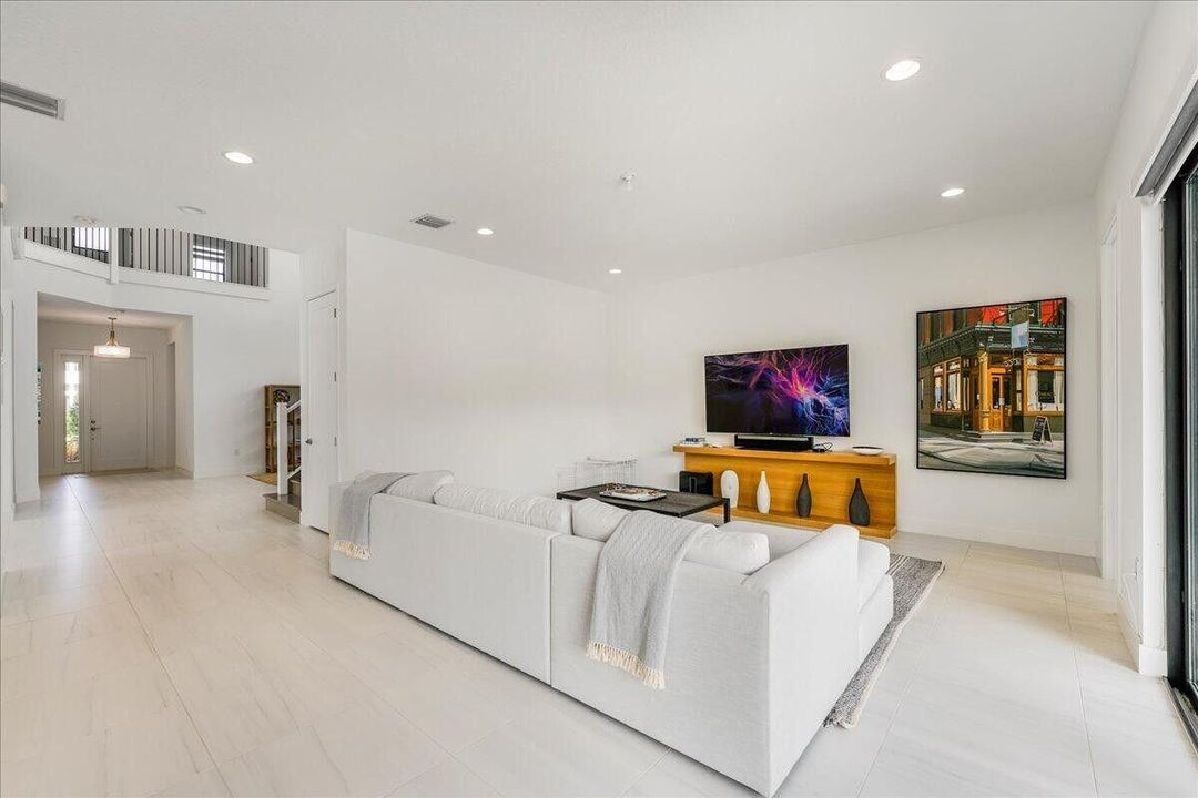 For Rent: $12,800 (5 beds, 7 baths, 4484 Square Feet)