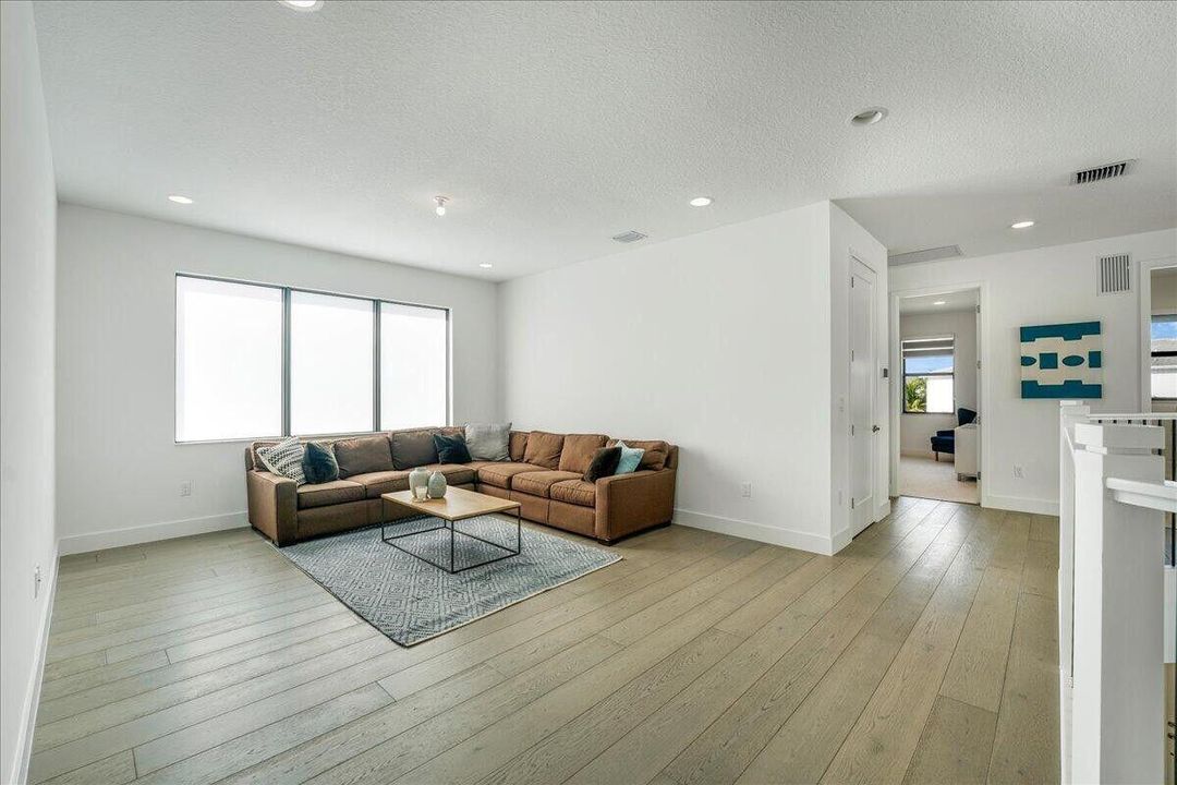 For Rent: $12,800 (5 beds, 7 baths, 4484 Square Feet)