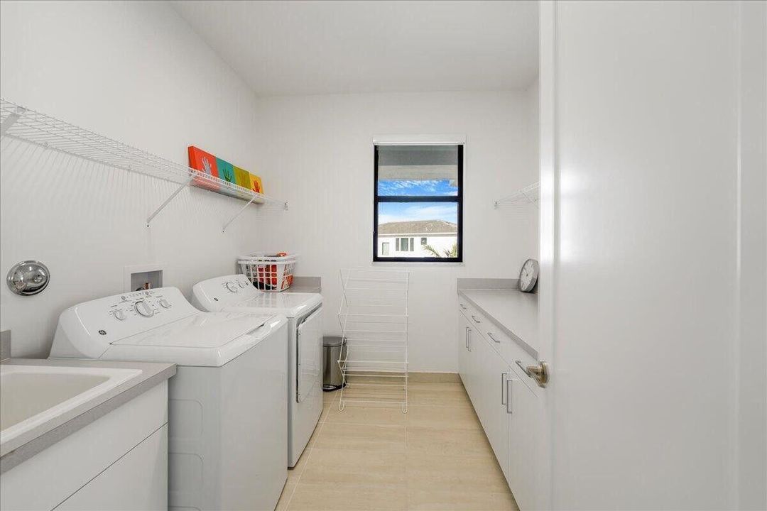 For Rent: $12,800 (5 beds, 7 baths, 4484 Square Feet)