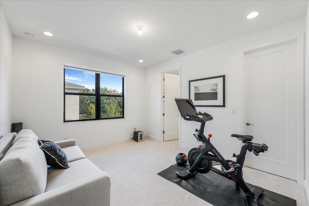 For Rent: $12,800 (5 beds, 7 baths, 4484 Square Feet)