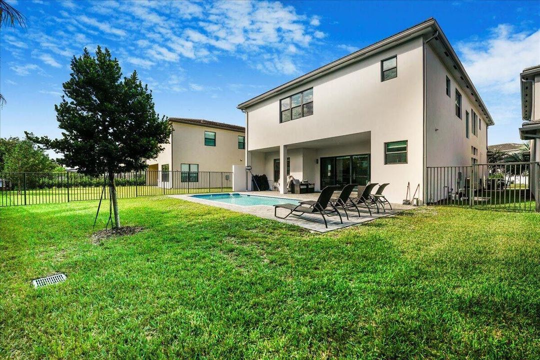 For Rent: $12,800 (5 beds, 7 baths, 4484 Square Feet)