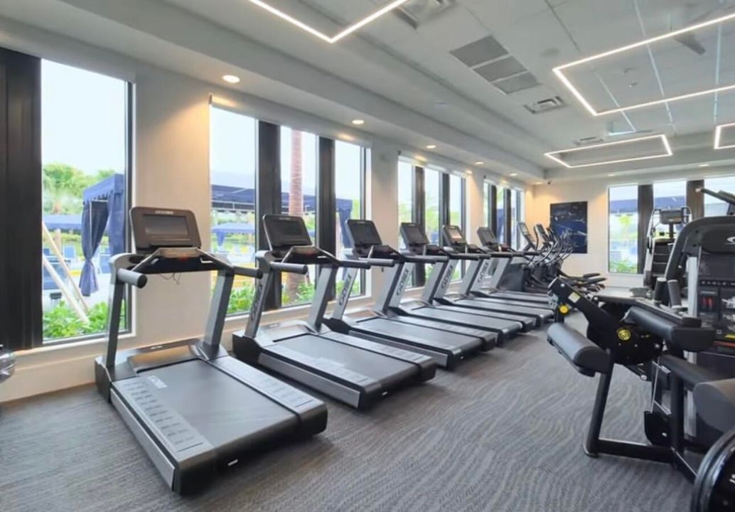 For Rent: $12,800 (5 beds, 7 baths, 4484 Square Feet)