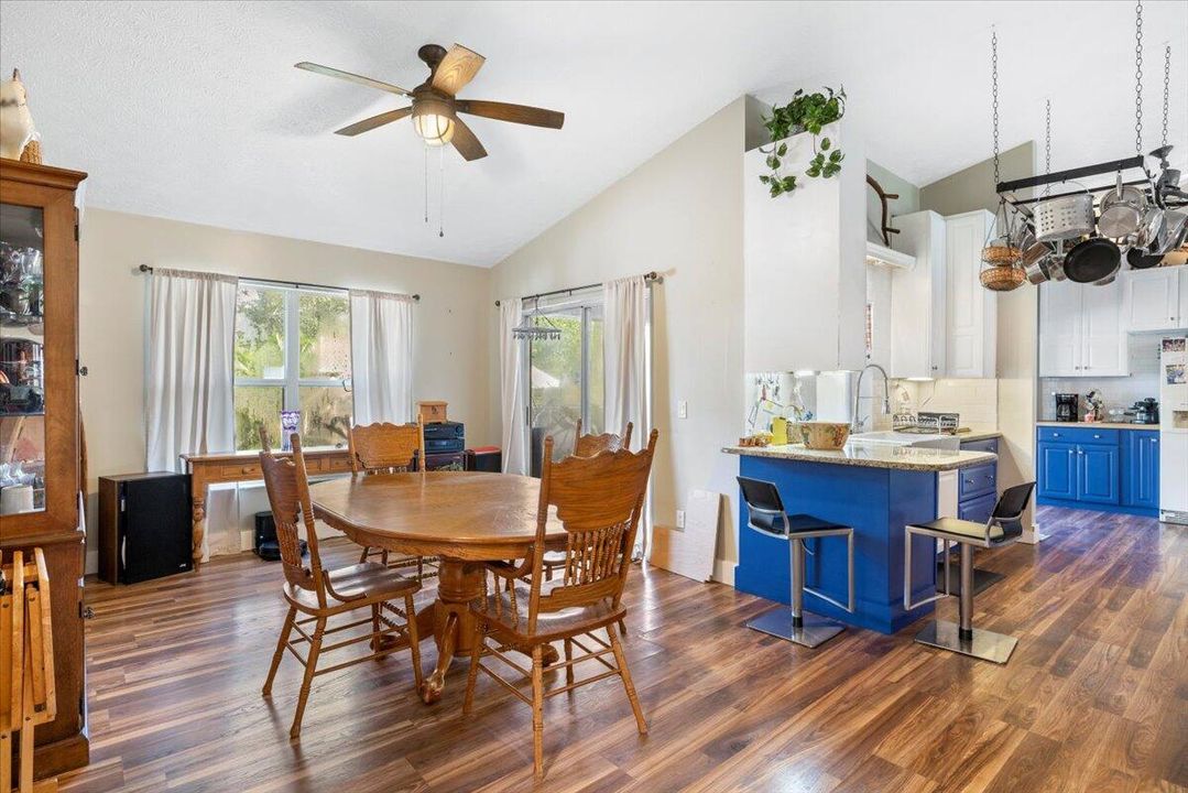 待售: $325,000 (3 贝兹, 2 浴室, 1522 平方英尺)