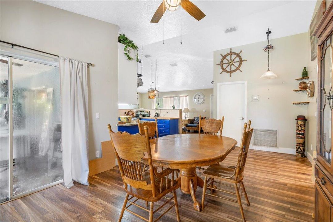 待售: $325,000 (3 贝兹, 2 浴室, 1522 平方英尺)