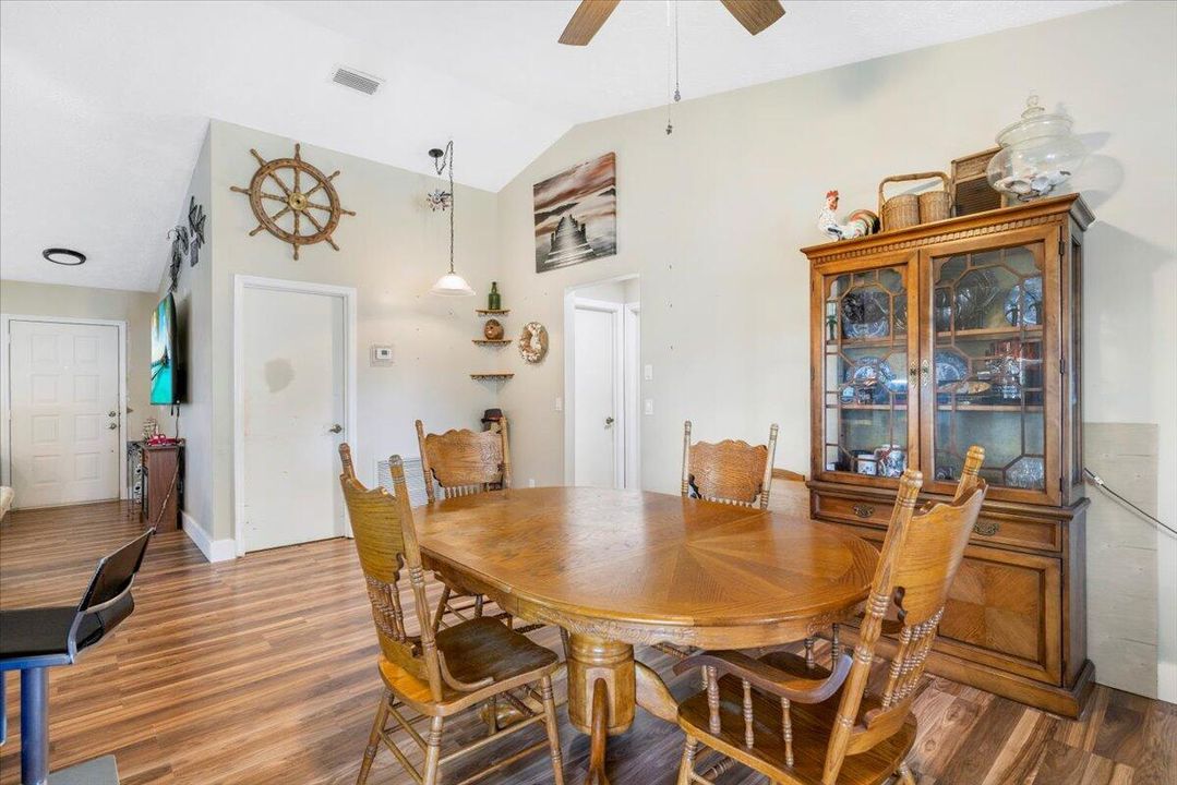 待售: $325,000 (3 贝兹, 2 浴室, 1522 平方英尺)