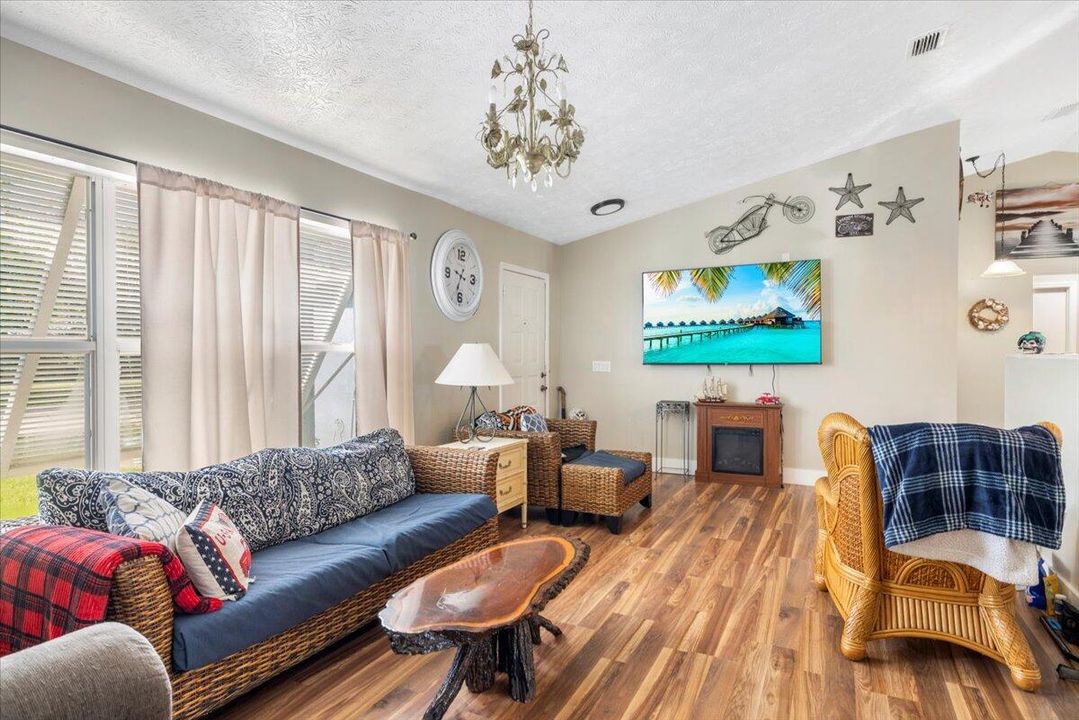 待售: $325,000 (3 贝兹, 2 浴室, 1522 平方英尺)